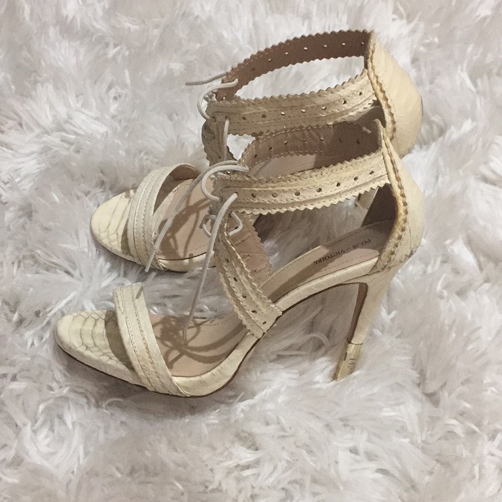Pour la victoire sandal heel